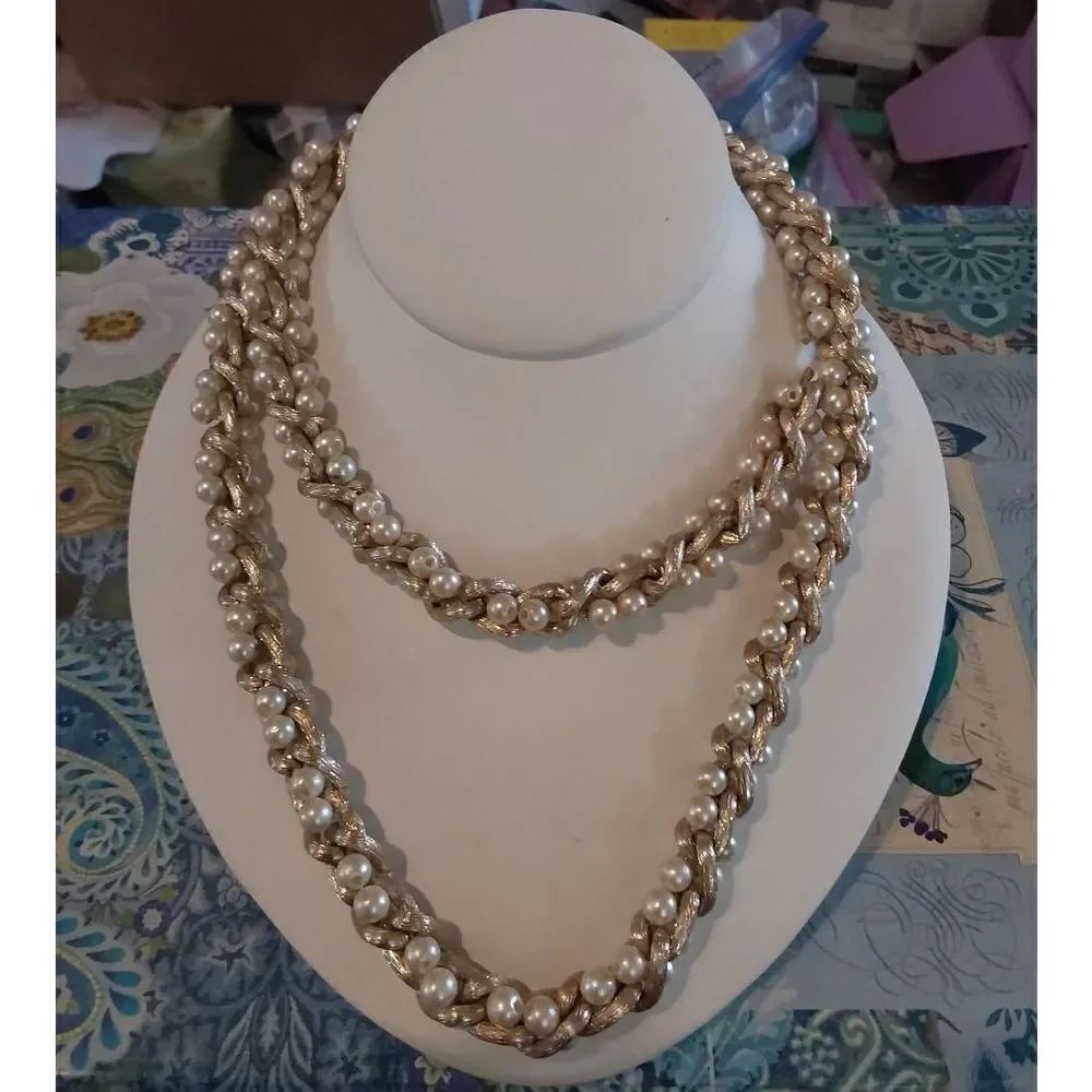 Vintage 36" Faux Pearl & Textured Goldtone Chain TwistedโChunky Necklace